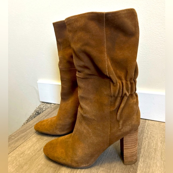 Suede Block Heel Booties ✨ - Picture 2 of 2